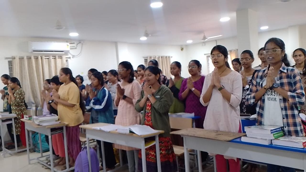 Large batch of STEM students during a lecture